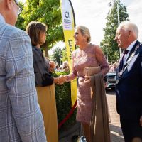 Máxima de Holanda causa shock con su vestido con transparencias
