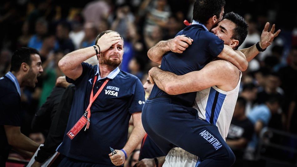 La alegría de los famosos tras la heroica victoria de la Selección de básquet