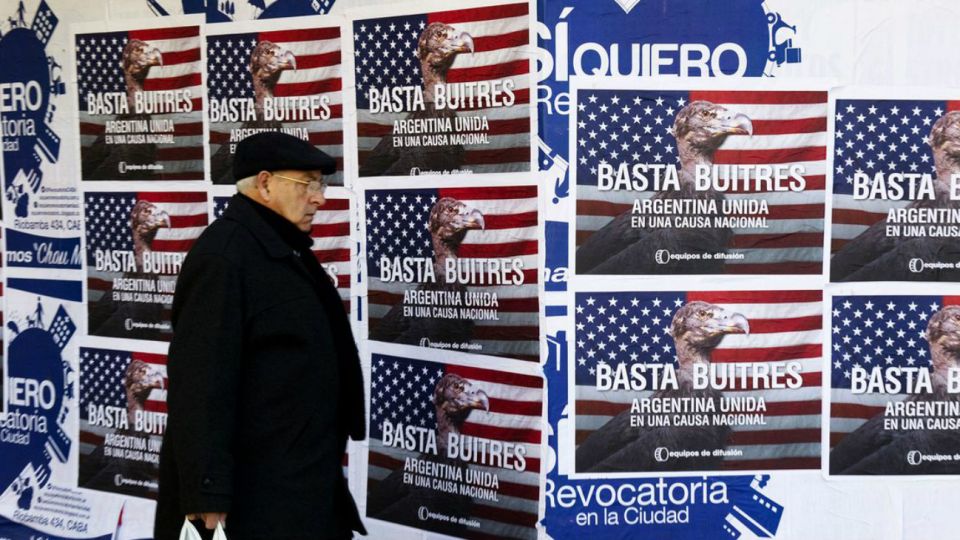 INCUMPLIMIENTO. El primer episodio se produjo en 1827, apenas 11 años después de la independencia. El más reciente fue en 2014. En el medio, hubo otros seis de diferente envergadura y forma.
