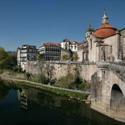 En el convento São Gonçalo de Amarante se celebra todos los veranos una fiesta del vino. Foto: CVRVV/dpa-tmn. 