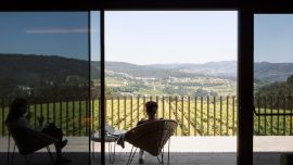 Las habitaciones del hotel Monverde tienen una buena vista hacia los viñedos. Foto: Fernando Guerra/Monverde Hotel/dpa-tmn.