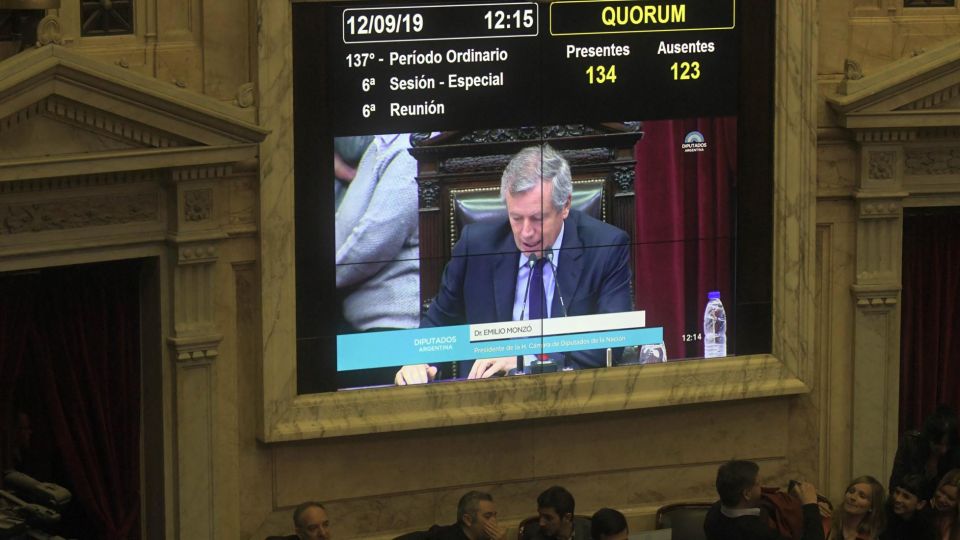 La Cámara de Diputados debatía este mediodía el proyecto consensuado por bloques opositores que busca prorrogar hasta 2022 la emergencia alimentaria, luego de que la oposición consiguió quórum con la presencia del oficialista Cambiemos en el recinto