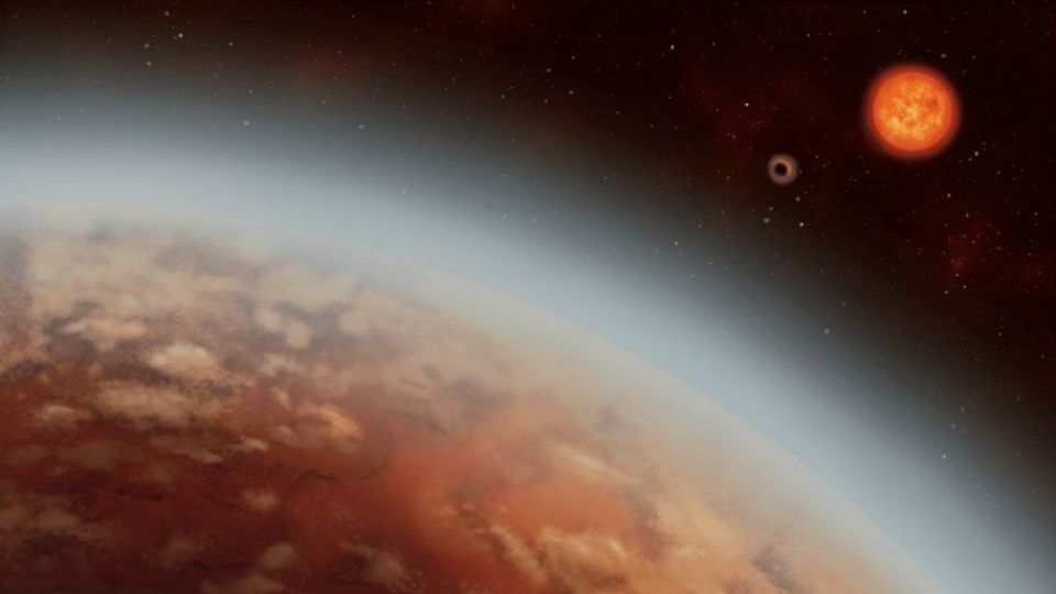 Hallado en 2015 por el telescopio espacial estadounidense Kepler, el exoplaneta orbita alrededor de la estrella K2-18, una enana roja situada en la constelación de Leo, a 110 años luz del sistema solar.