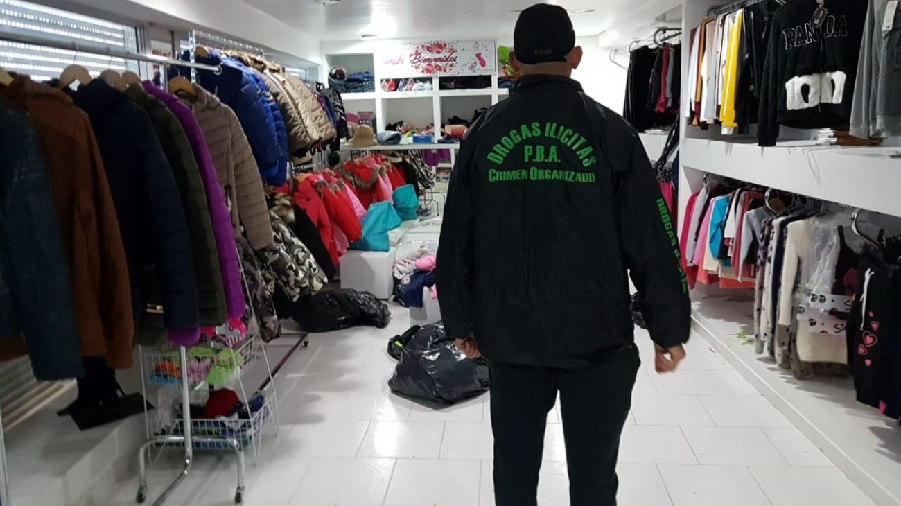 En el allanamiento encontraron los penes de cotillón; dinero en efectivo y joyas. 