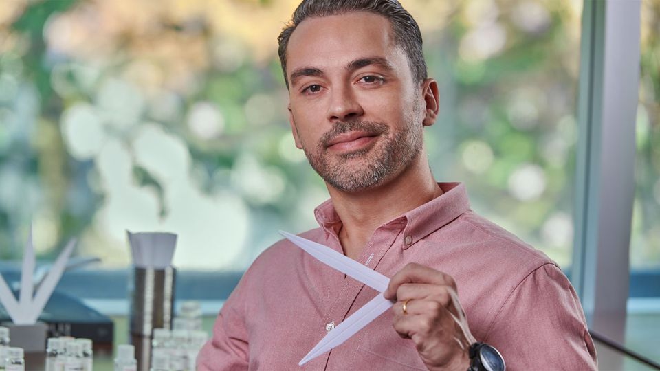 EXPERTO. Walter Soares es el maestro perfumista de Givaudan en San Pablo, Brasil.