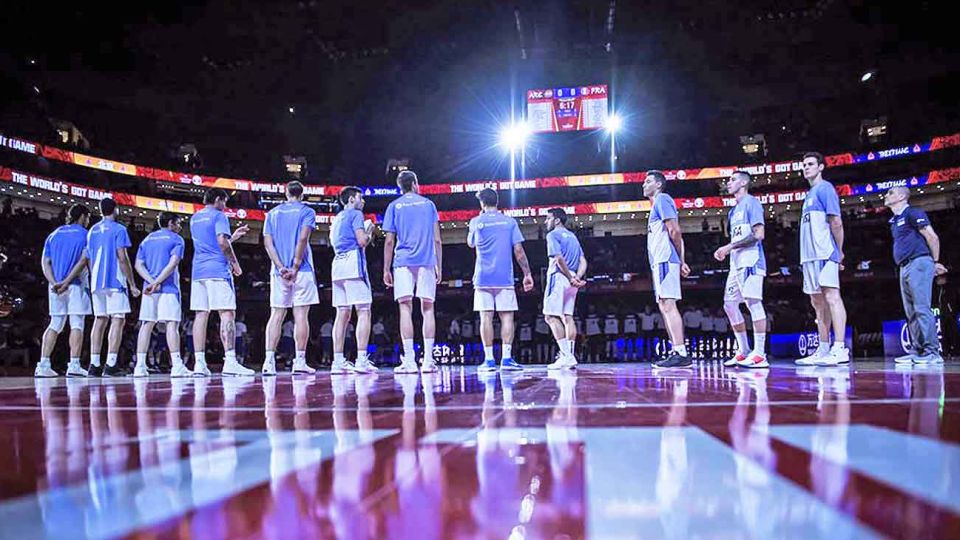 Director. Campazzo es el que conduce al equipo adentro de la cancha. Scola es el alma y goleador. Son los dos símbolos de un conjunto bisagra.