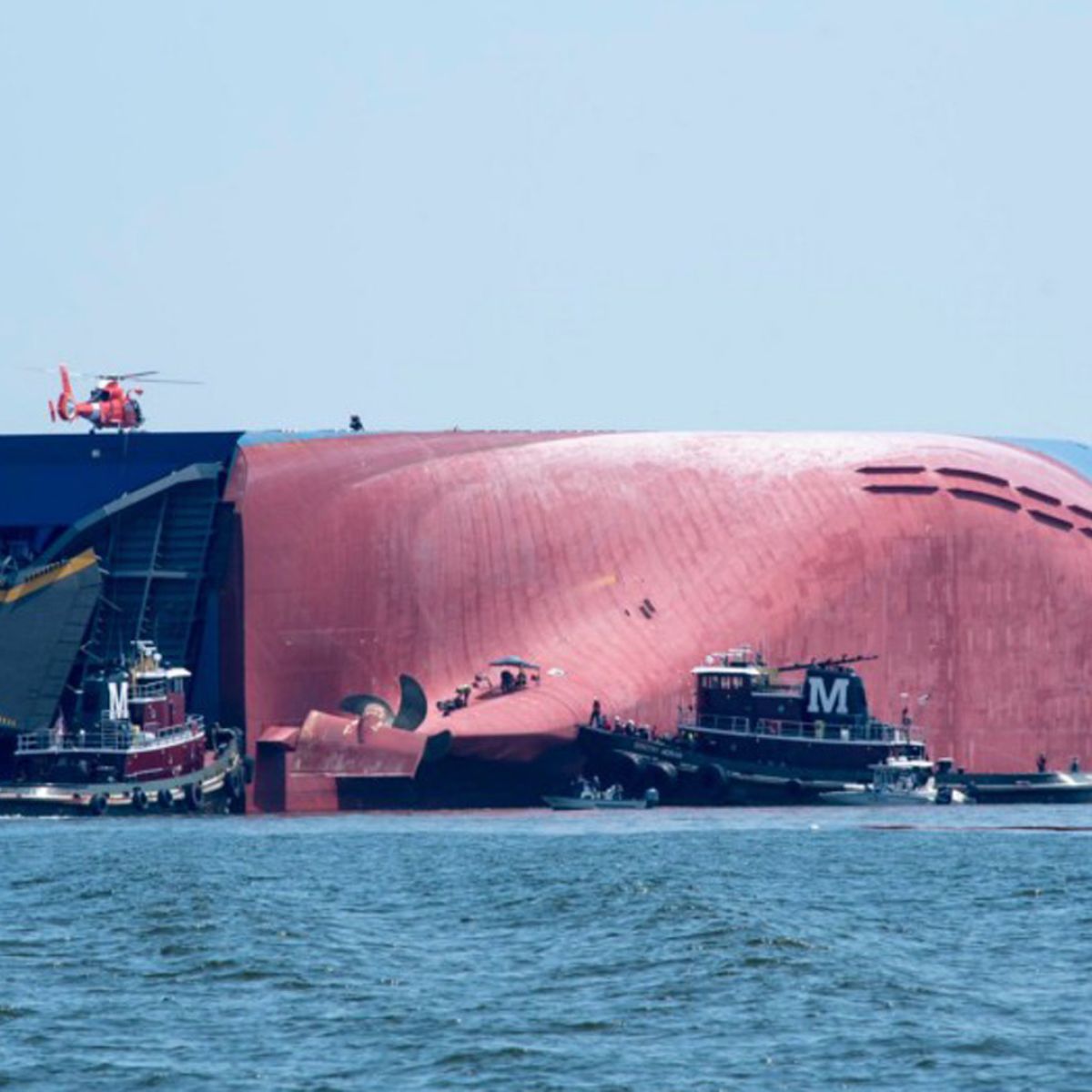 Parabrisas Un Barco Se Hundio En El Mar Con Mas De 4 000 Autos A Bordo