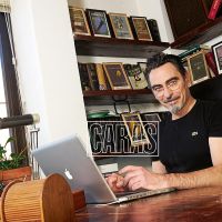 Federico Andahazi presenta a su familia en su casa de Belgrano