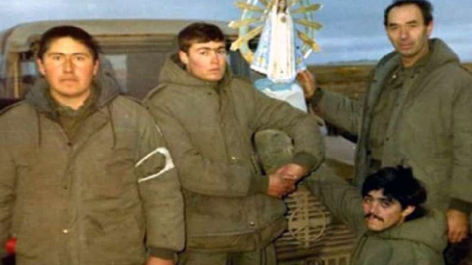 La imagen de la Virgen de Luján acompañó a los soldados argentinos al inicio de la guerra.