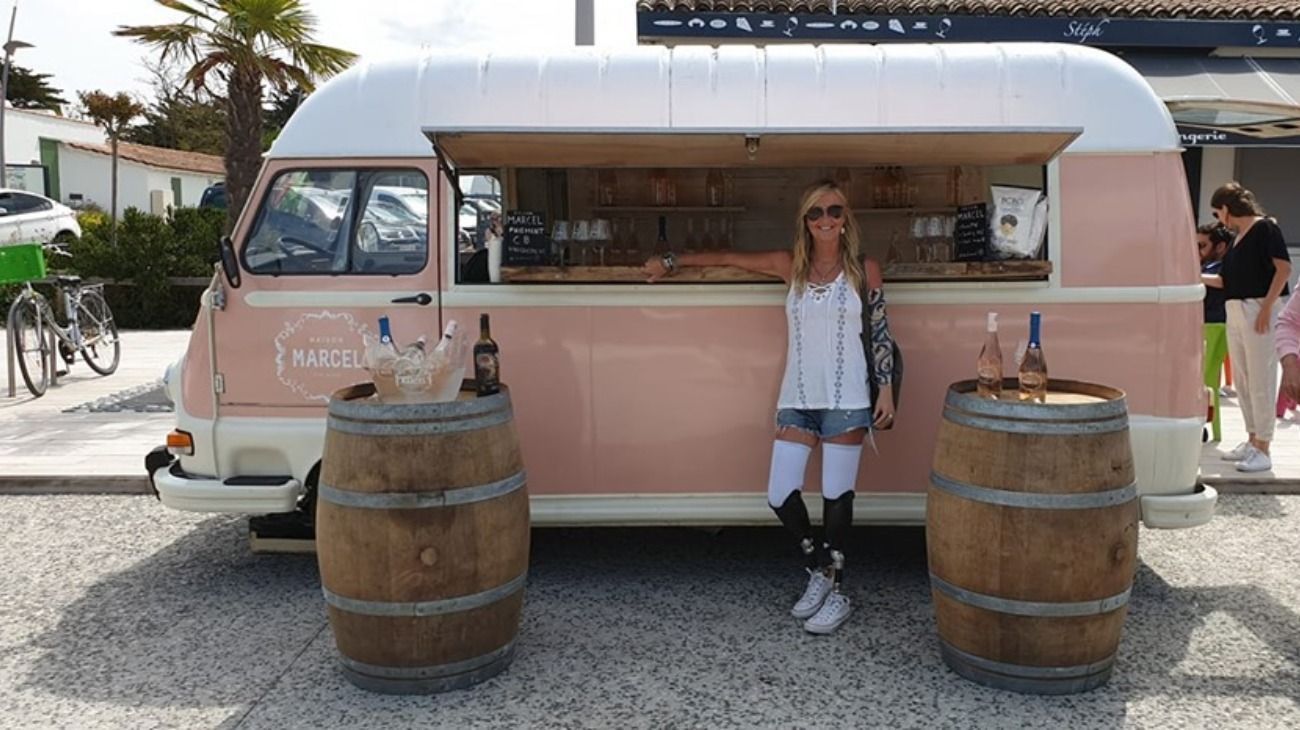 Jayne Carpenter tiene 51 años y acudió al hospital por una fuerte tos que le causaba molestia. Al estudiar en profundidad su situación, los médicos detectaron que padecía sepsis y debieron amputarle las extremidades. 