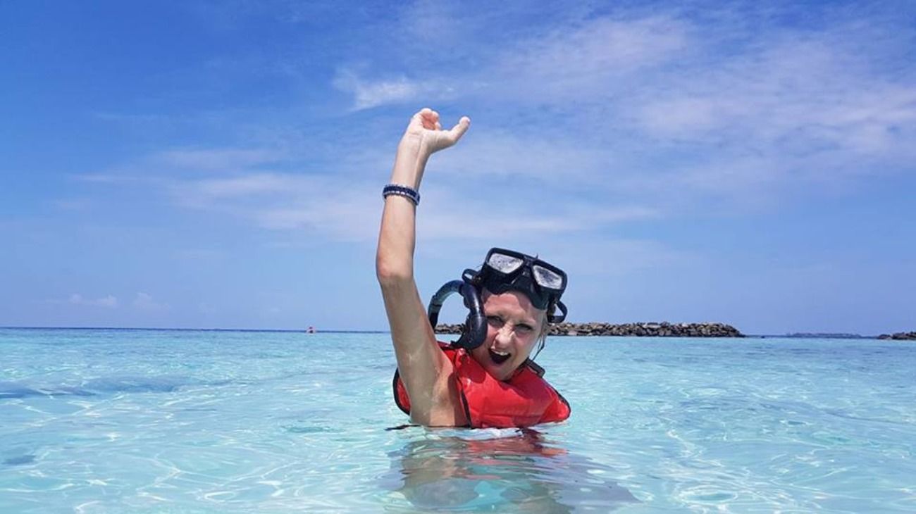 Jayne Carpenter tiene 51 años y acudió al hospital por una fuerte tos que le causaba molestia. Al estudiar en profundidad su situación, los médicos detectaron que padecía sepsis y debieron amputarle las extremidades. 