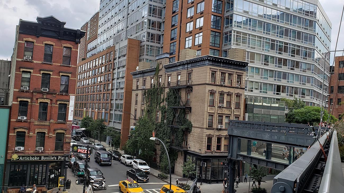 Vista del Meatpacking desde el High Line, el jardín en altura construido sobre antiguas vías del tren.