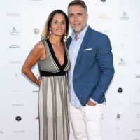 Gabriel Batistuta fue operado con éxito y mostró la prótesis que le colocaron