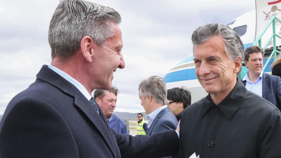 Mauricio Macri con el gobernador de Chubut Mariano Arcioni.