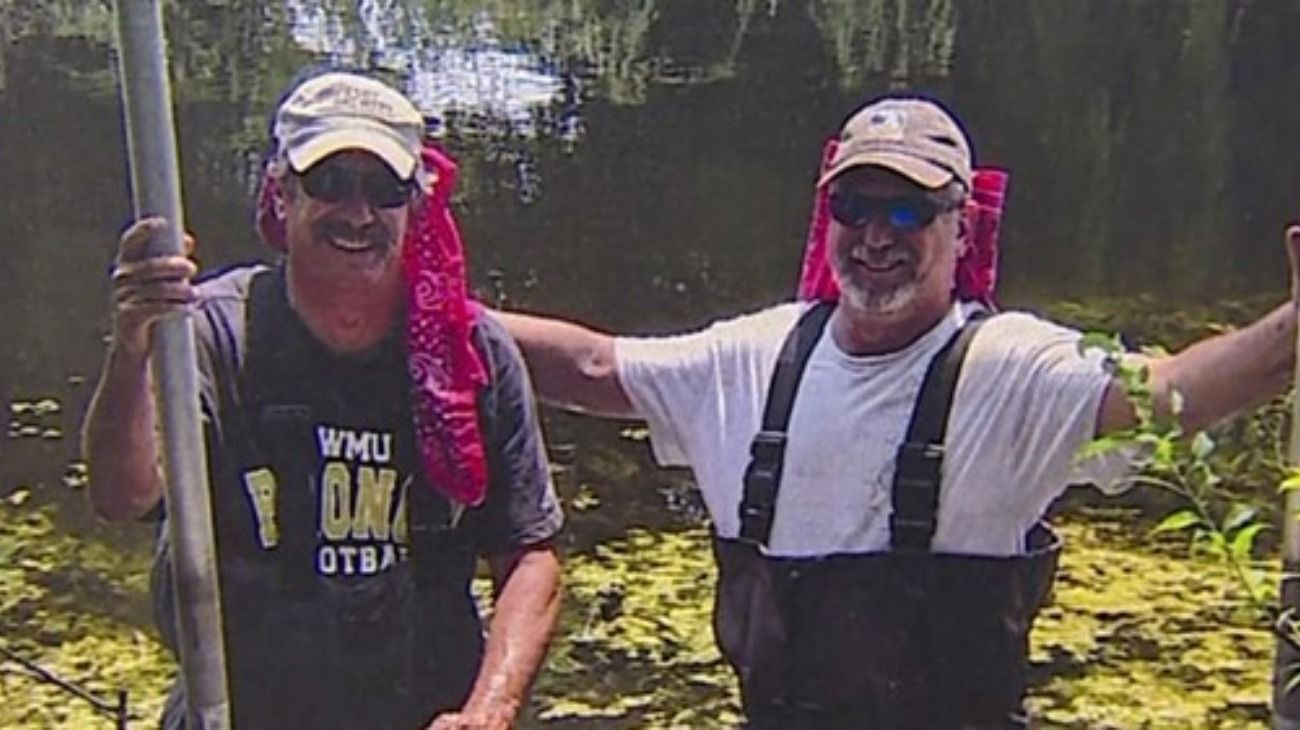 Gregg McChesney junto a su hermano. 