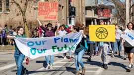 En más de 150 países las personas saldrán a la calle para pedir que los responsables políticos y líderes mundiales “escuchen a la ciencia” y tomen medidas urgentes para hacer frente al cambio climático.