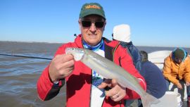 A pocos kilómetros de la Capital Federal, y muy cerca de la costa, se están dando los últimos buenos pejerreyes de esta temporada. Vale la pena hacerse una escapada.