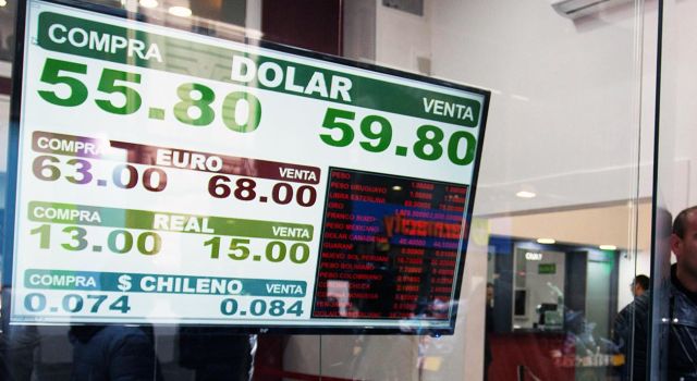 Cepo y ventas. Contenido, el dólar se reacomodó sobre $ 59.