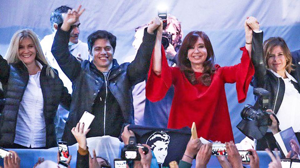 'Axel, antes de salir a recorrer el territorio, habría cruzado la General Paz solo para ir a tomar un avión a Ezeiza.'