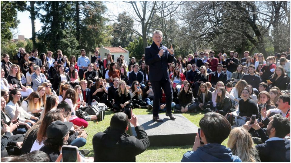 Mauricio Macri se reunió con jóvenes en Olivos para debatir sobre el cambio climático.