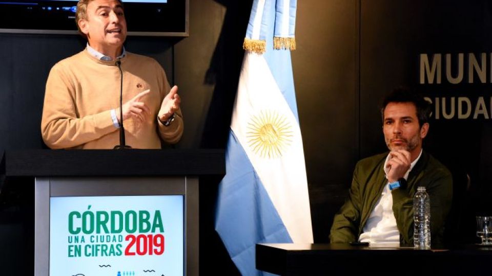 METIO PRESION. En la presentación de la Guía 2019 el intendente pidió que la próxima gestión tenga el compromiso de abrir los datos.