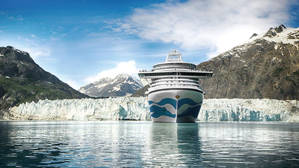 El Island Princess frente al glaciar Perito Moreno en su periplo por Sudamérica.