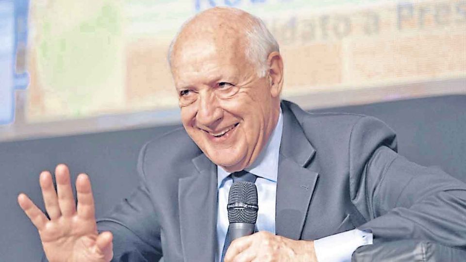 Experiencia. Ostenta solo su currículum como atractivo.