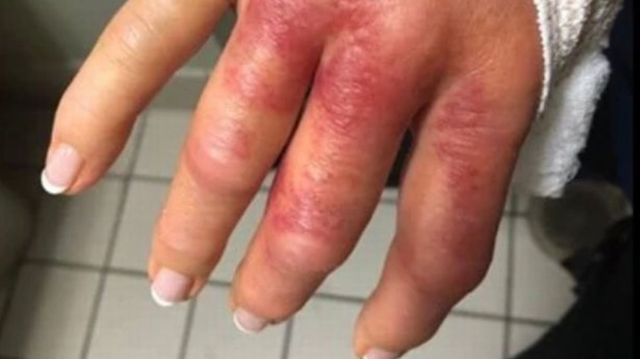 Jayne Sharp había decidido ir a un salón de bellezas, pero su plan para embellecerse las uñas.