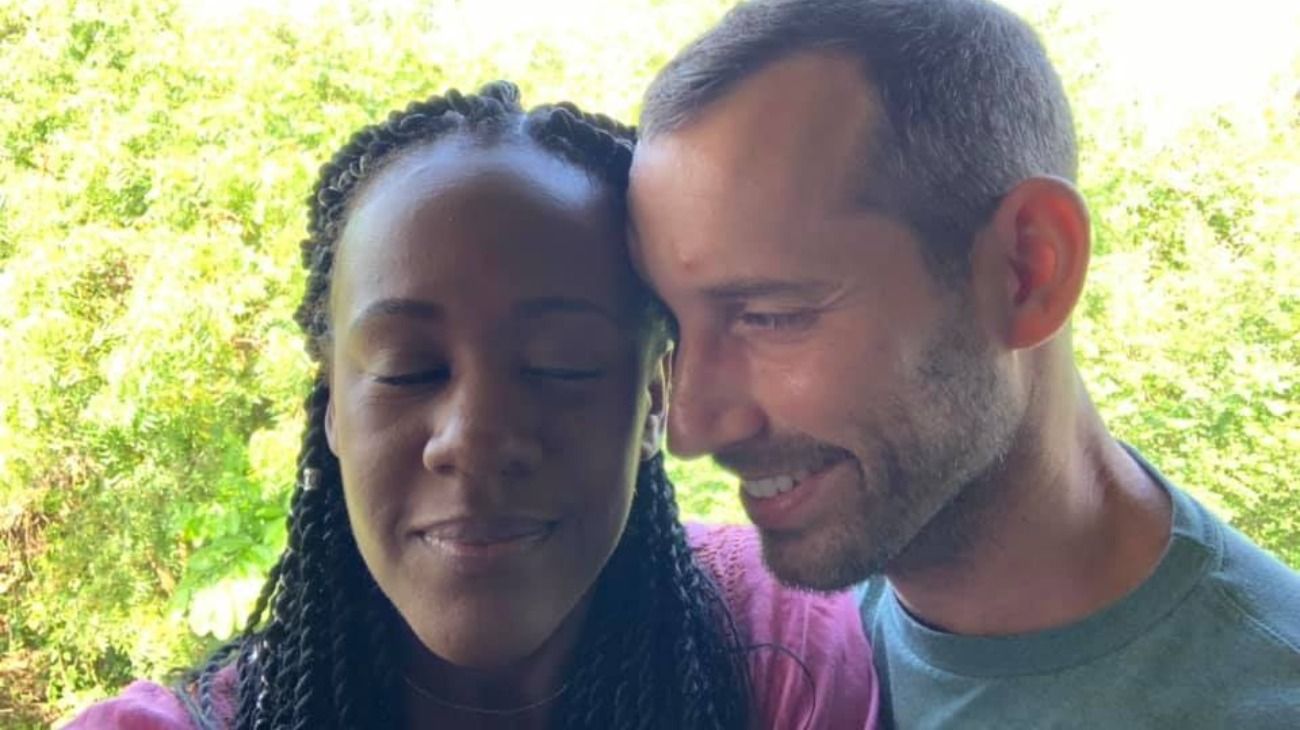 Steven Weber murió ahogado mientras le proponía matrimonio a su novia de una original manera durante unas vacaciones en Tanzania.