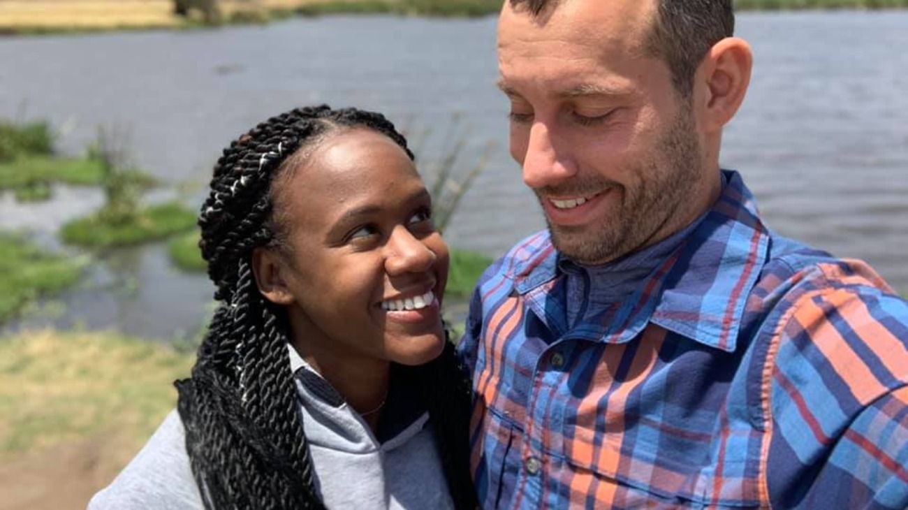 Steven Weber murió ahogado mientras le proponía matrimonio a su novia de una original manera durante unas vacaciones en Tanzania.