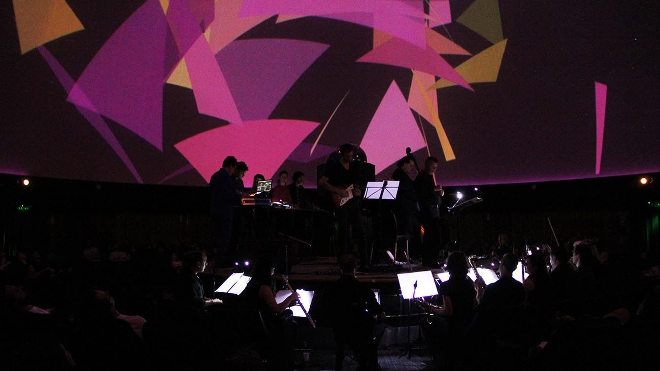 La Orquesta de la UBA Rector Ricardo Rojas, junto a la Orquesta de Tablets.