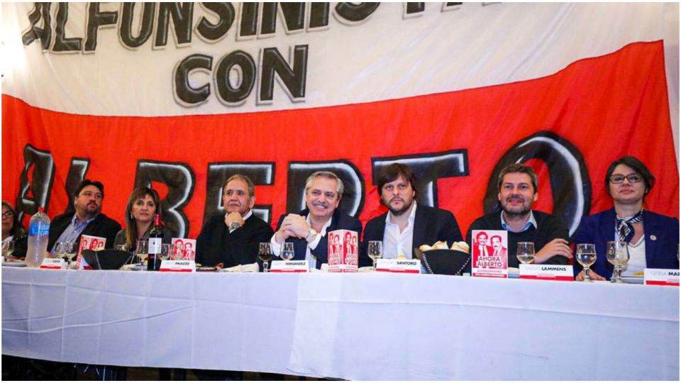 Alberto Fernández, Matías Lammens y Leandro Santoro fueron los oradores del acto.