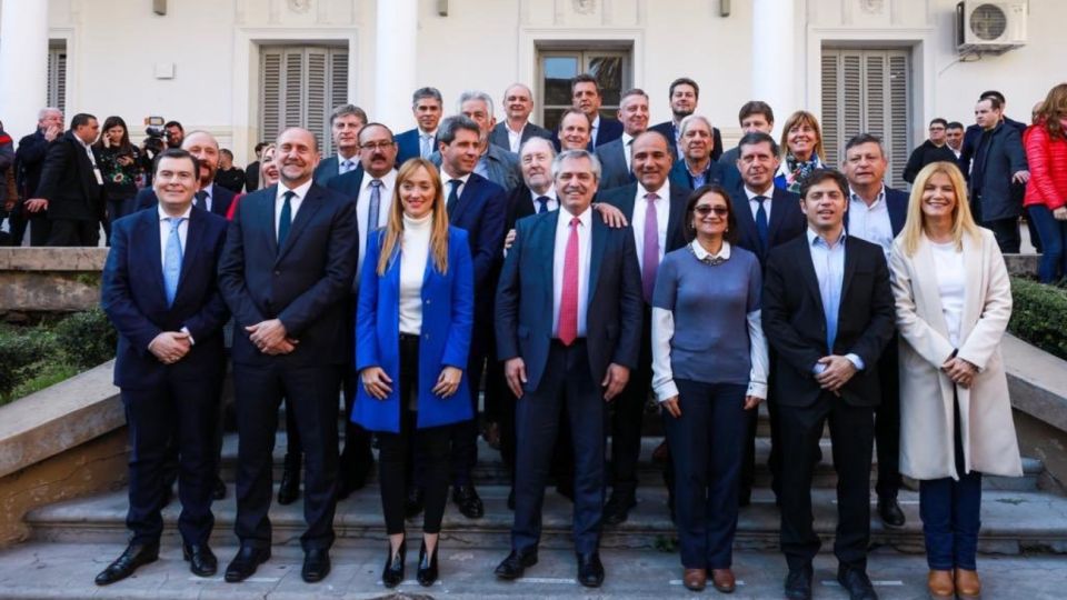 El candidato a presidente viaja Mendoza para reunirse con gobernadores.