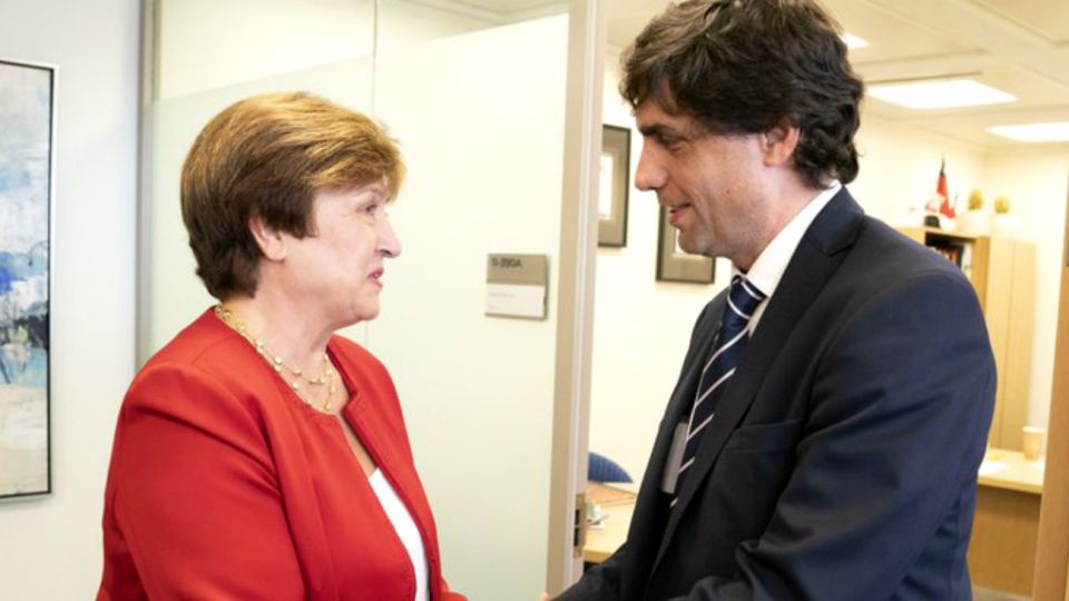 La nueva directora ejecutiva del Fondo Monetario Internacional (FMI), la búlgara Kristalina Georgieva, con Lacunza este 25 de septiembre de 2019.
