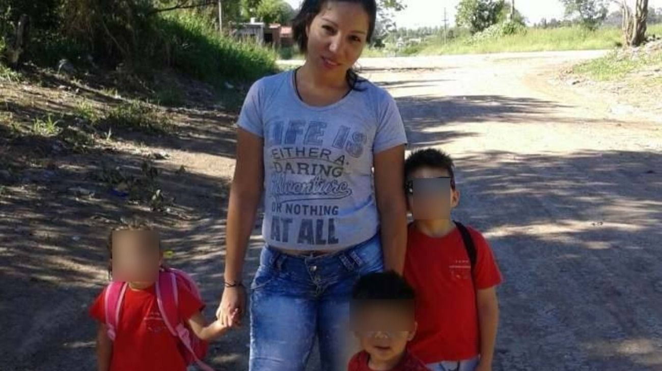 Yanina Lescano tiene 3 hijos, y está acusada de haberle provocado la muerte a Nahiara Luján Cristo, hija de quien era su pareja. 