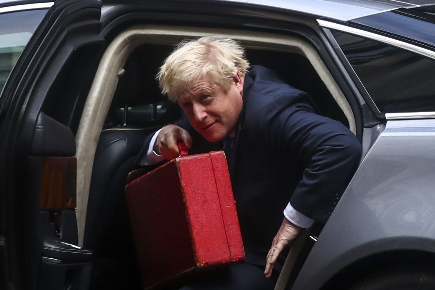 U.K. PM Johnson Flies Into His Gravest Crisis After Brexit Court Defeat