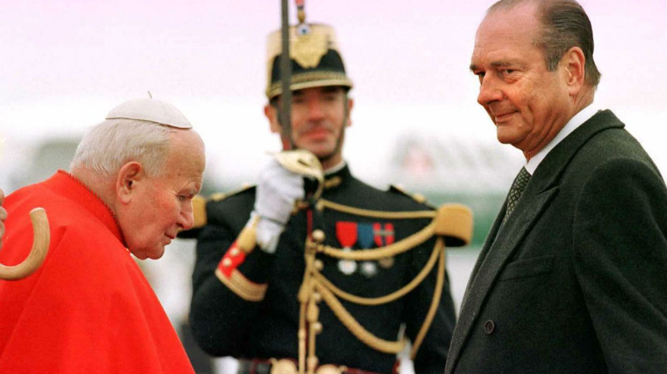 El 19 de septiembre de 1996, el Papa Juan Pablo II es recibido por el presidente francés Jacques Chirac.