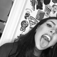 ¡No para! Cande Tinelli se tatuó una Kitty "muerta" en su frente