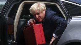 U.K. PM Johnson Flies Into His Gravest Crisis After Brexit Court Defeat