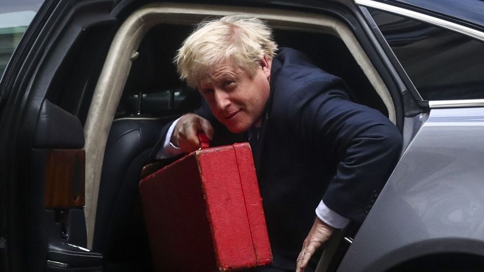 U.K. PM Johnson Flies Into His Gravest Crisis After Brexit Court Defeat