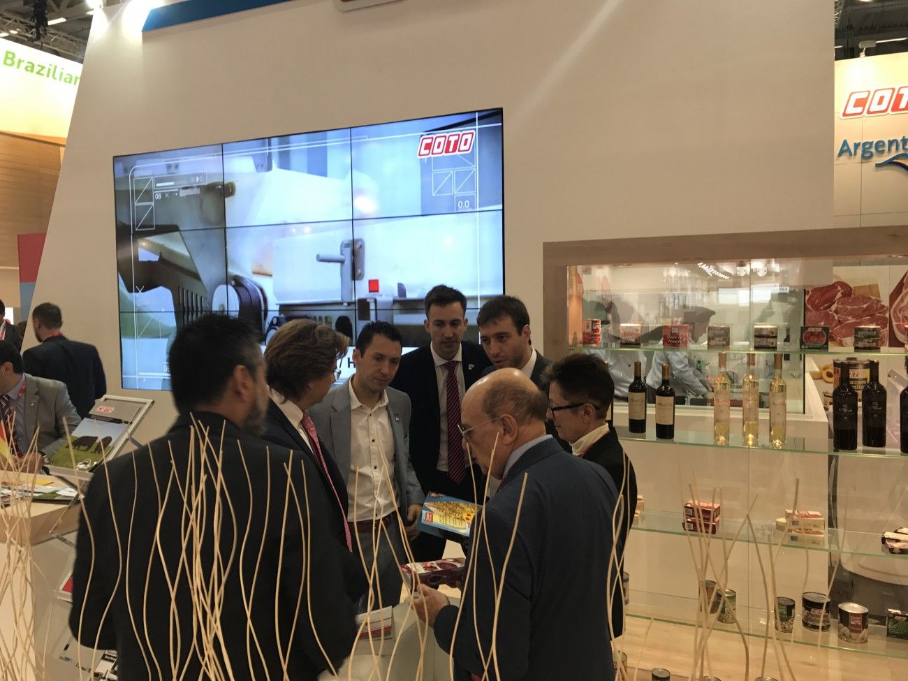 En el último encuentro celebrado en el año 2017, la feria contó con más de 7.400 expositores y poco más de 165,000 visitantes provenientes de 198 países.