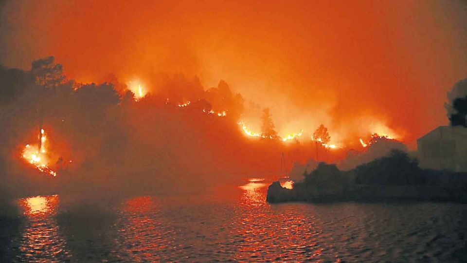 Tragedia. Los primeros focos se registraron el lunes. Ayer, el fuego avanzó sobre los bosques.