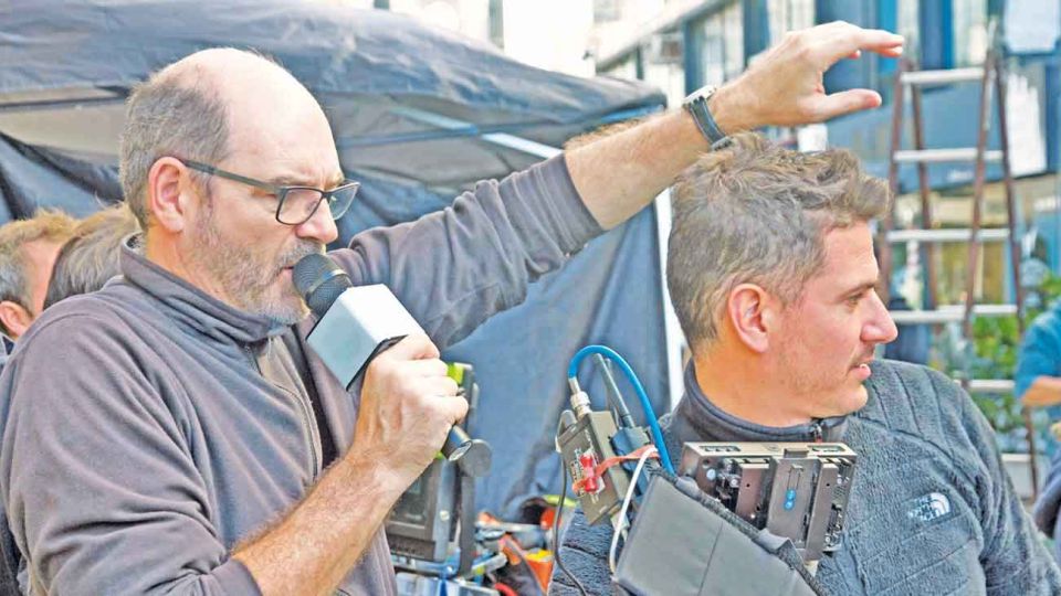 En rodaje. El autor de la columna, charrúa, realizó la ácida comedia Porno para principiantes, con Martín Piroyansky y Nicolás Furtado, quienes debieron cruzar el charco para el rodaje.