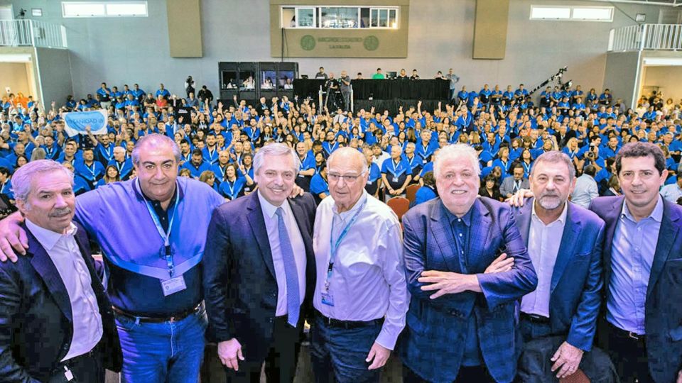 Aliados. El postulante presidencial cuenta con distintos dirigentes. Algunos, como Felipe Solá, Héctor Daer, Ginés González García y De Pedro, suenan para el gabinete.