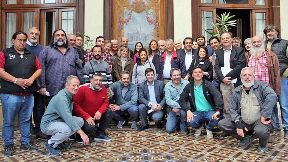 Encuentro. Víctor Fernández recibió ayer a representantes de movimientos sociales y sindicales.
