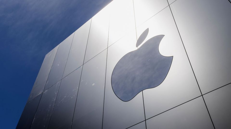 Apple's Cook Confirms Card Launch in August