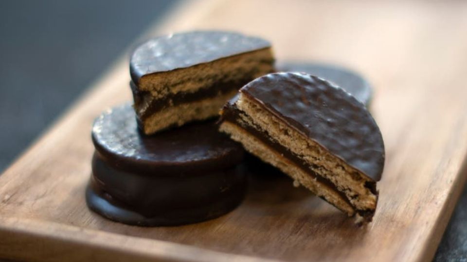 Imagen de carácter ilustrativo | La Anmat prohibió una mini torta con sabor a chocolate y varias golosinas.