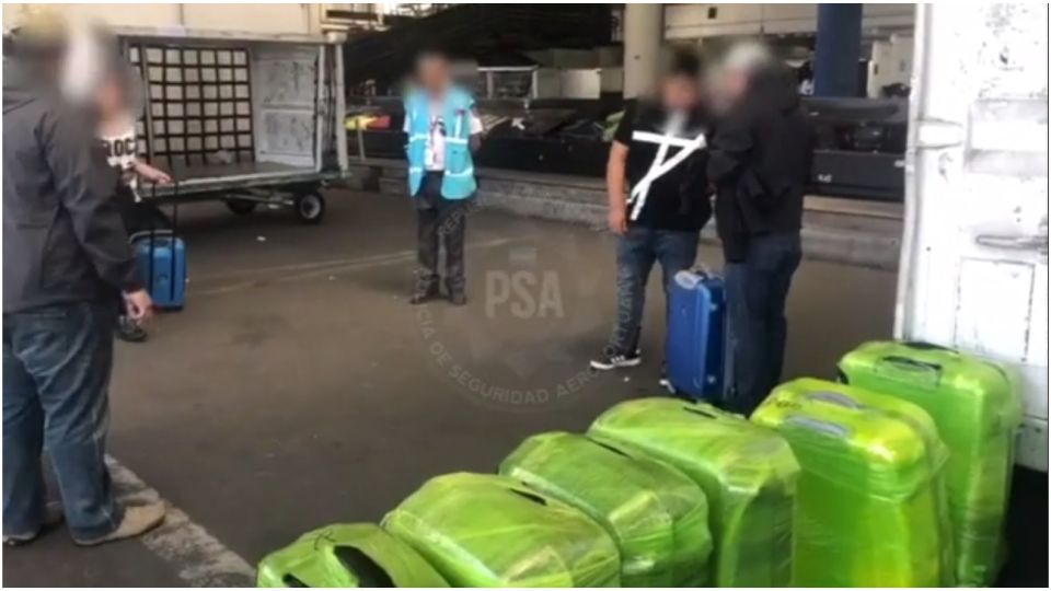 El video que muestra porqué se detuvo a los agentes.