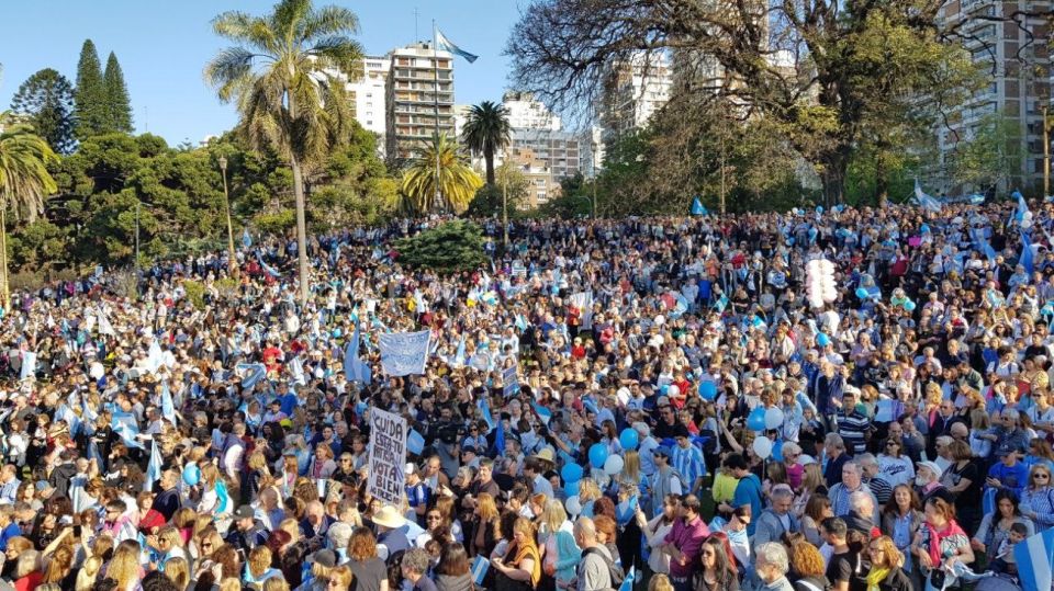 La masiva movilización en el barrio porteño de Belgrano. Foto: Juan Obregón.