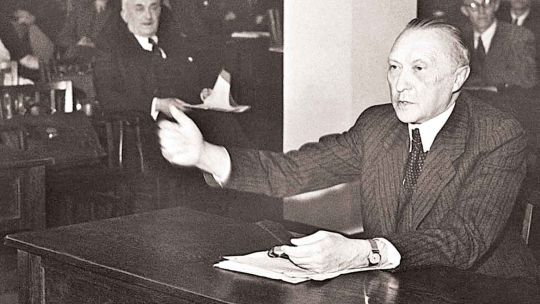 Konrad Adenauer. Su programa de 1949 fue adoptado por toda la sociedad de Alemania Federal, tras el horror de la guerra.